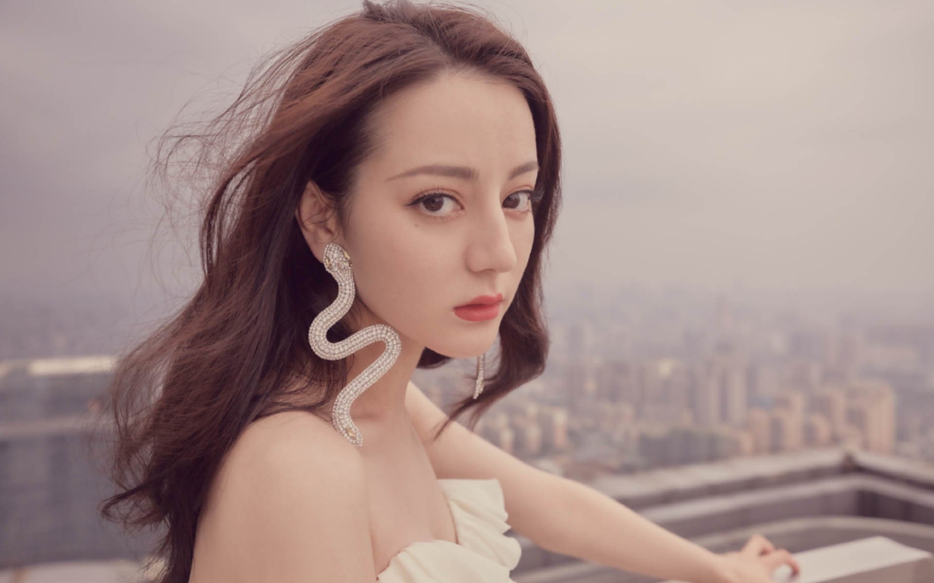 乐鱼体育登录-西甲大逆转，球员讲现场氛围，西甲转会规则