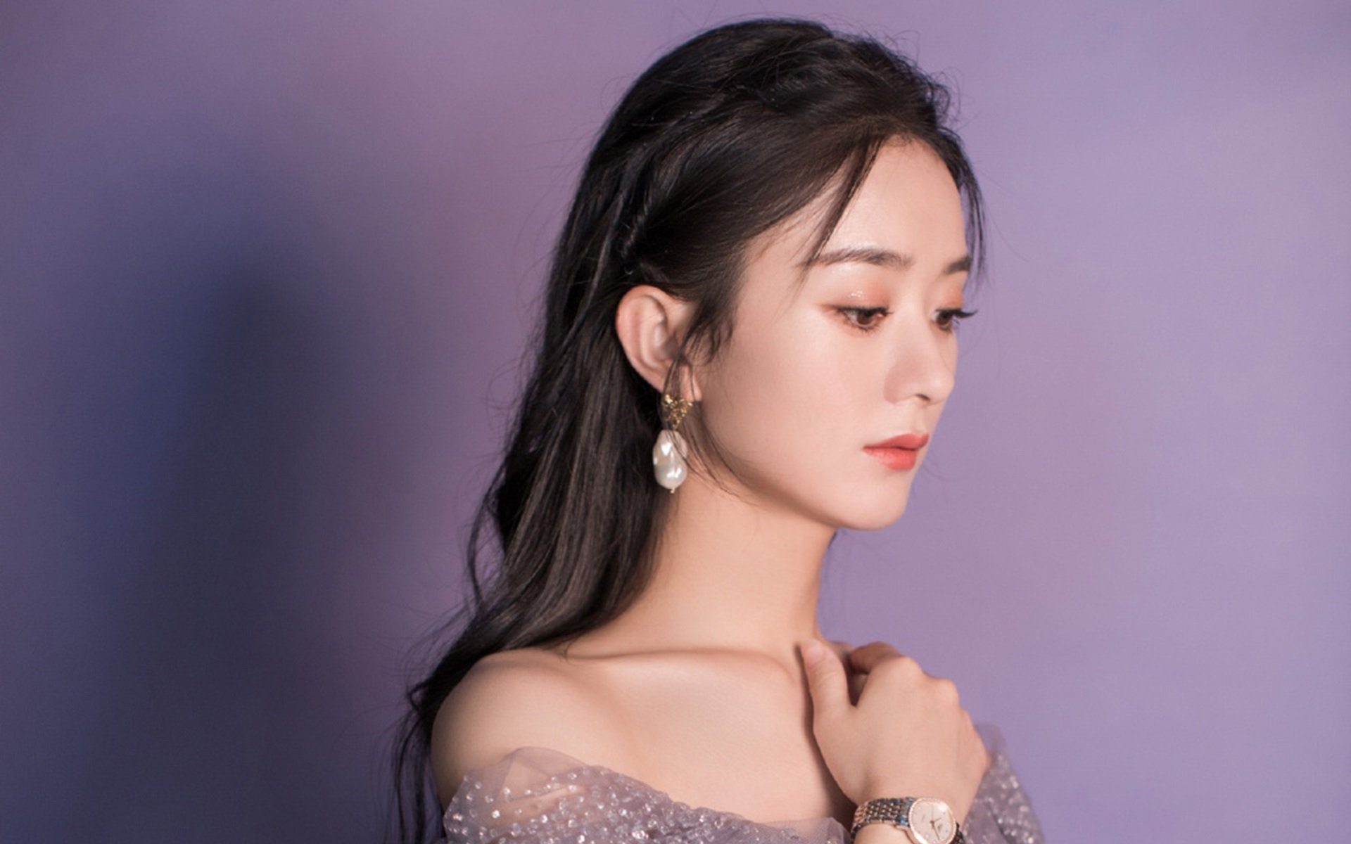 郑钦文再进大满贯八强 展现中国力量,背包胸口疼