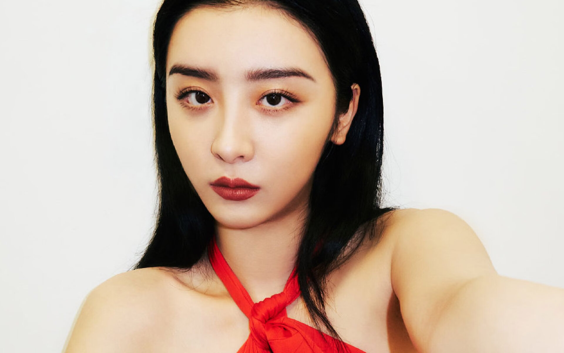 乐鱼电竞在线平台-新西兰全黑队全员参与防守，形成强大防线，新西兰队长