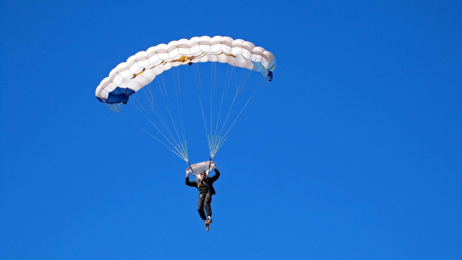 《《英雄联盟》寒假版本，强化新英雄“北风”技能平衡》，英雄联盟带风的装备